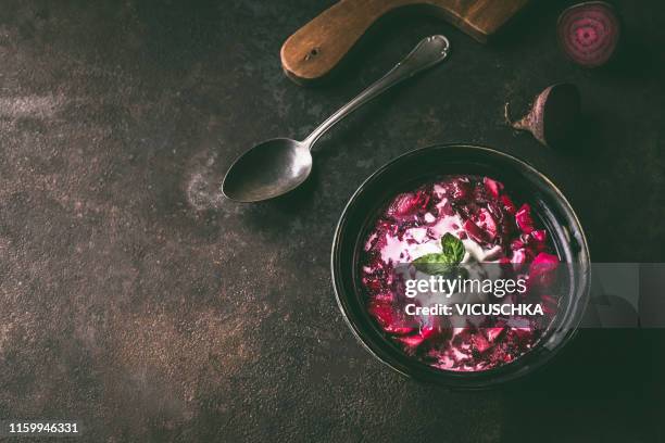 vegetarian russian beet soup, borscht - borschtsch stock-fotos und bilder