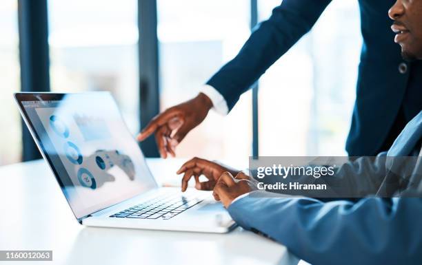 bedrijfsfinanciën in perspectief brengen - business audit stockfoto's en -beelden