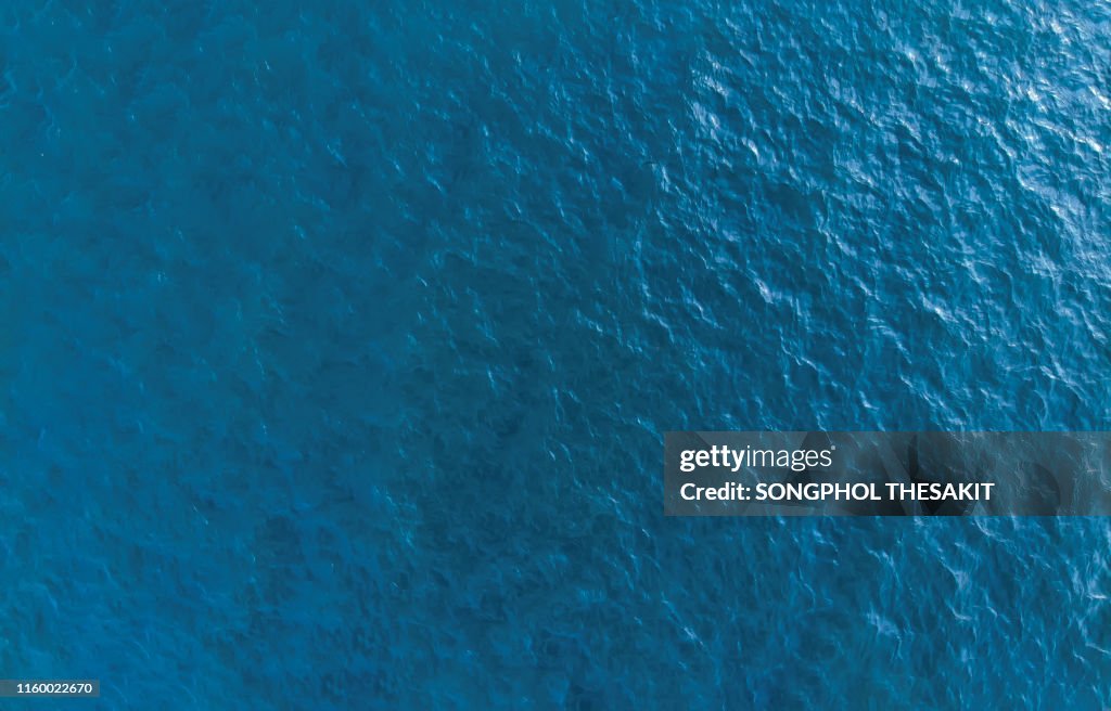 Aerial view/Ocean waves from a high angle