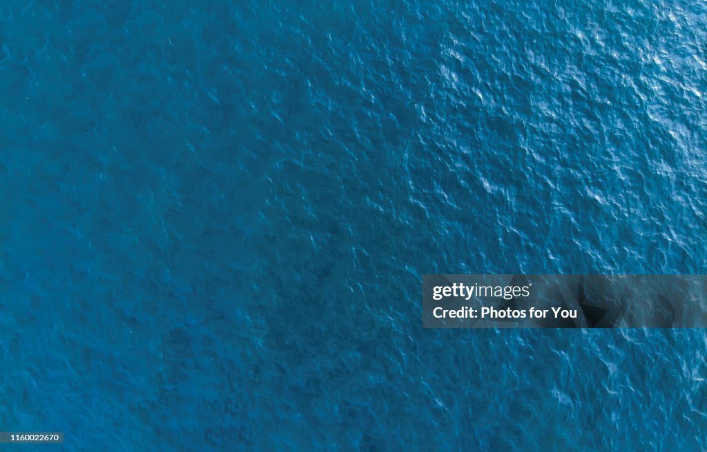 Aerial view/Ocean waves from a high angle