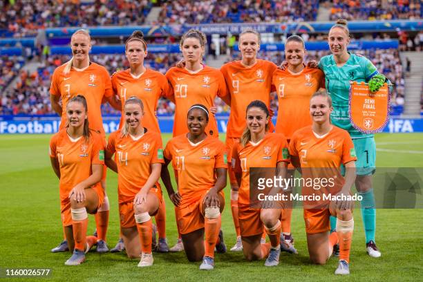Netherlands Squad poses for photos with Stefanie Van Der Gragt, Merel Van Dongen, Dominique Bloodworth, Vivianne Miedema, Sherida Spitse, Sari Van...