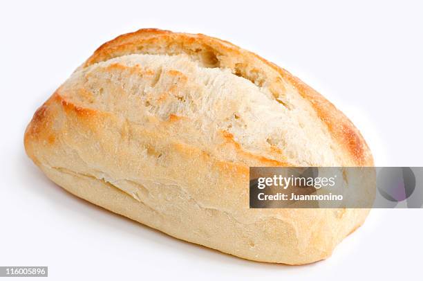 una sola pieza de pan artesanal contra un fondo blanco. - white bread fotografías e imágenes de stock