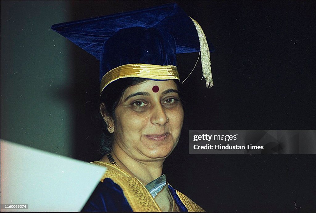 Archival Images Of Sushma Swaraj, Former Foreign Minister And BJP Stalwart Who Passes Away at 67 After Heart Attack