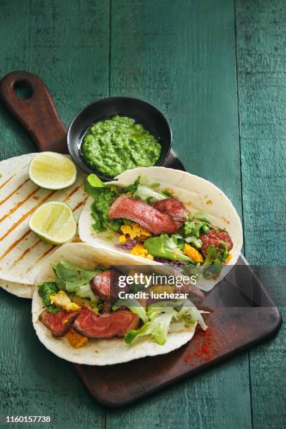 chili lime steak tacos - bbq avocado imagens e fotografias de stock