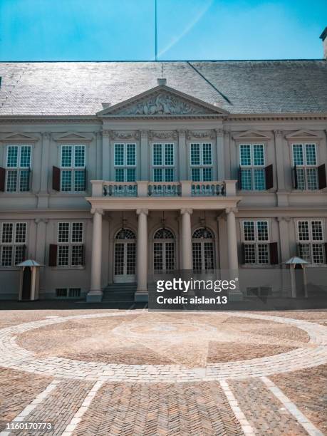 front view of noordeinde palace (paleis noordeinde). this palace is one of the three official palaces of the dutch royal family. - noordeinde palace stock pictures, royalty-free photos & images
