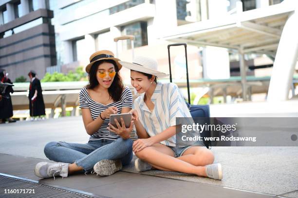 the tourists - couple searching the internet stock pictures, royalty-free photos & images