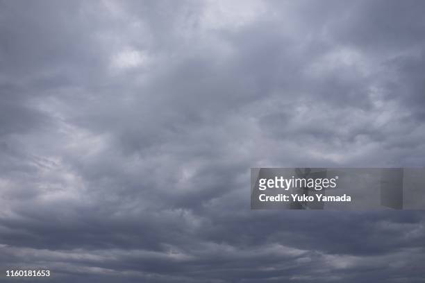 clouds typologies - coperto foto e immagini stock