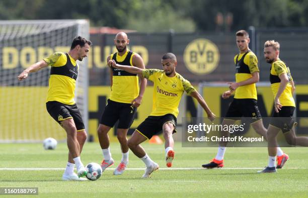 Jeremy Toljan challenges Mats Hummels during a Borussia Dortmund training session at Training Ground Brackel on July 05, 2019 in Dortmund, Germany....