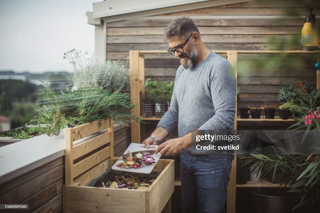 Making compost from leftovers