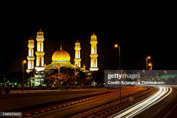 jame' asr hassanal bolkiah mosque, brunei. - バンダルスリベガワン ストックフォトと画像