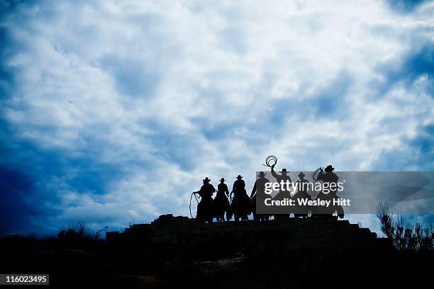 welcome to dodge city - dodge-city-kansas stockfoto's en -beelden