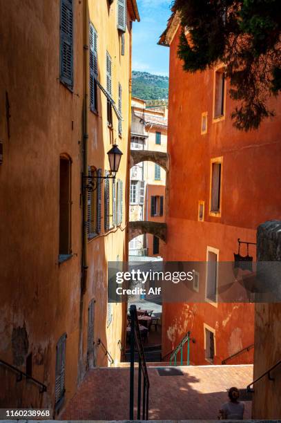 streets of historic town grasse, grasse, provence-alpes-côte d'azur, france - grasse 個照片及圖片檔