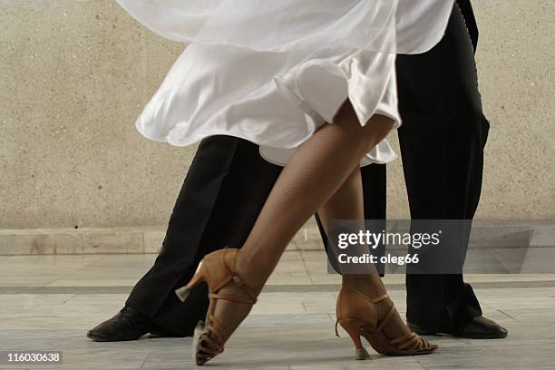 dancing couple - wals stockfoto's en -beelden