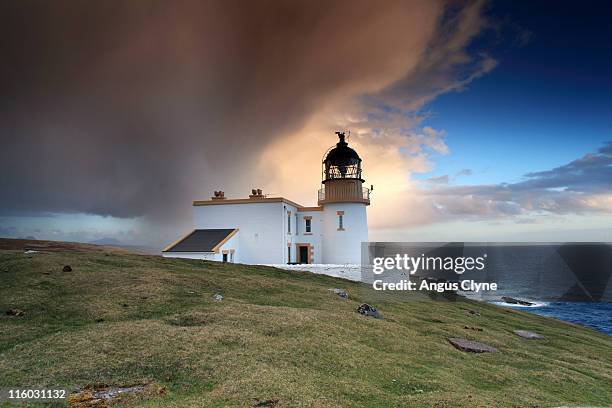 rainshowers stoer lighthouse sutherland scotland - angus sutherland stock pictures, royalty-free photos & images