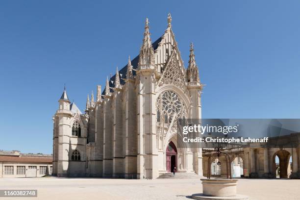 the holy chapel of the castle of vincennes. - vincennes fotografías e imágenes de stock