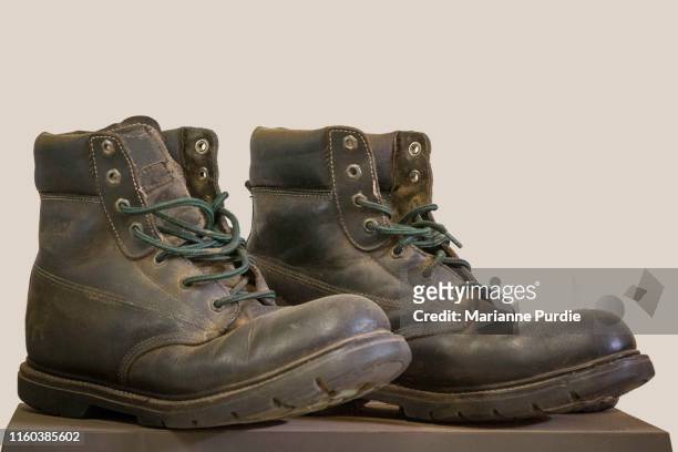 old boots - gestapelt leder stock-fotos und bilder