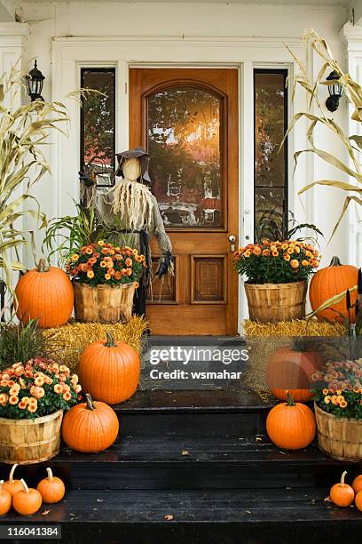 halloween home - halloween decorated house stock pictures, royalty-free photos & images