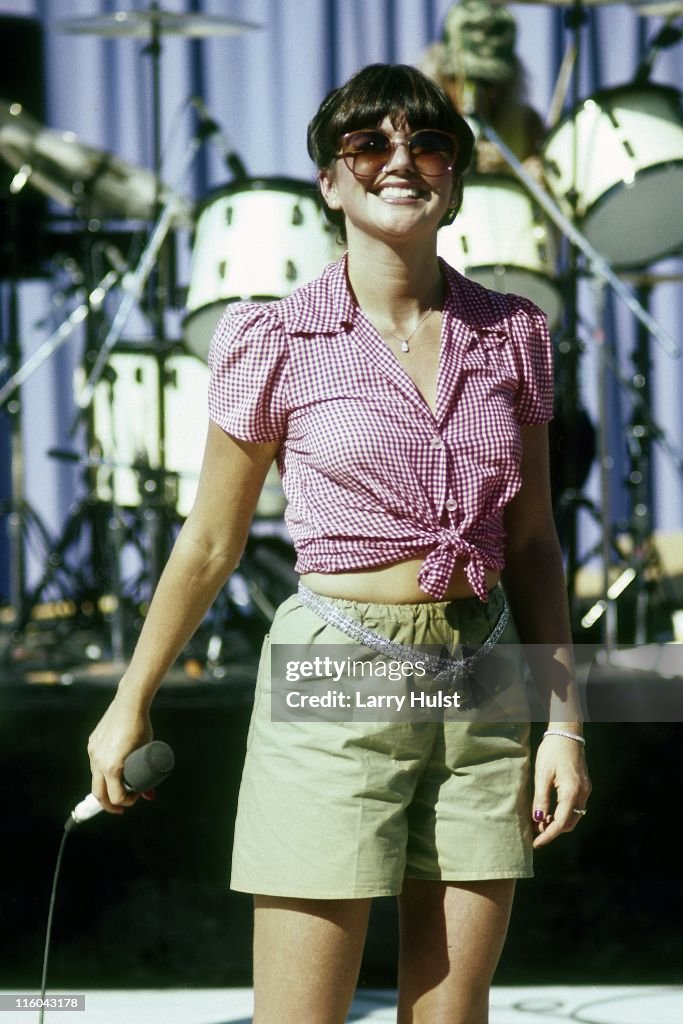 Linda Ronstadt Performs At Mountain Aire In Angels Camp California linda-ronstadt-performs-at-mountain-aire-in-angels-camp-california