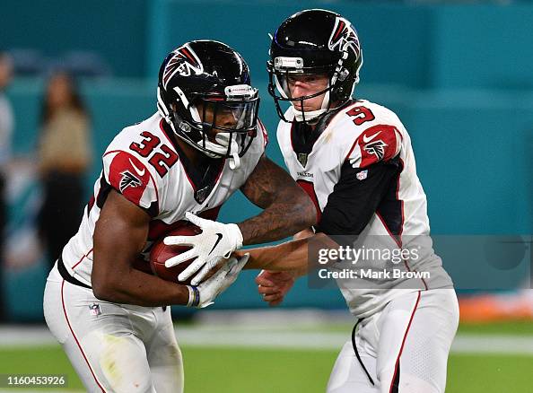 Matt Simms Matt Simms of the Atlanta Falcons hands the ball to Qadree Ollison in ...