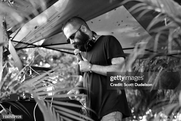 Sebu Singer Sebu Simonian Photos and Premium High Res Pictures - Getty Images