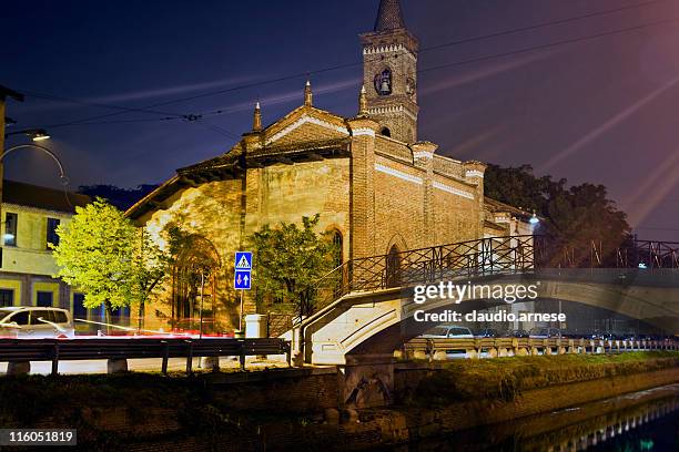 san cristoforo chiesa. immagine a colori. milano - milano notte foto e immagini stock