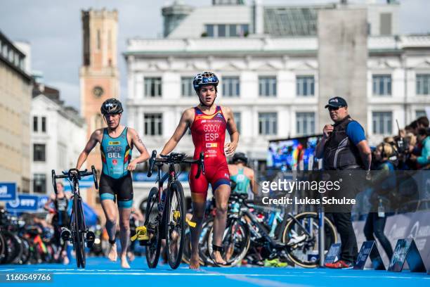Anna Goody Contreras of Spain performs in the transition zone at the ITU Triathlon Mixed Relay World Championships during the Hamburg Wasser World...