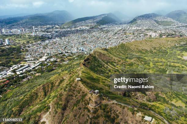 aerial view of tourists hiking the diamond head trail peak to the lookout point, honolulu, oahu, hawaii - diamond head stock pictures, royalty-free photos & images