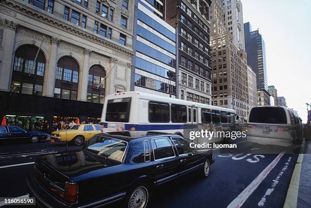 new york city avenue - limousine exterior stock pictures, royalty-free photos & images