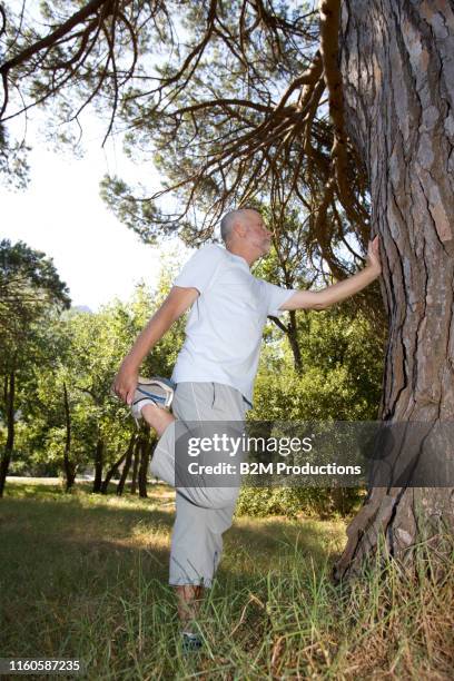 senior man doing sport outdoors - 2010 2019 bildbanksfoton och bilder