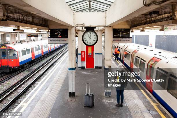 london england subway system - commutors stock pictures, royalty-free photos & images