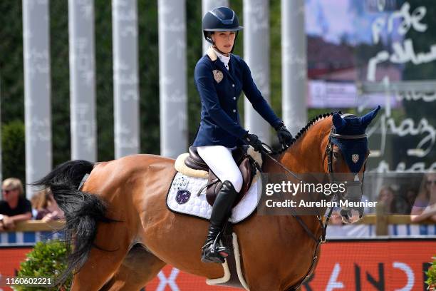 Jessica Springsteen of The United States of America and RMF Swinny Du Parc compete on day three of the Longines Paris Eiffel Jumping in the Champ de...