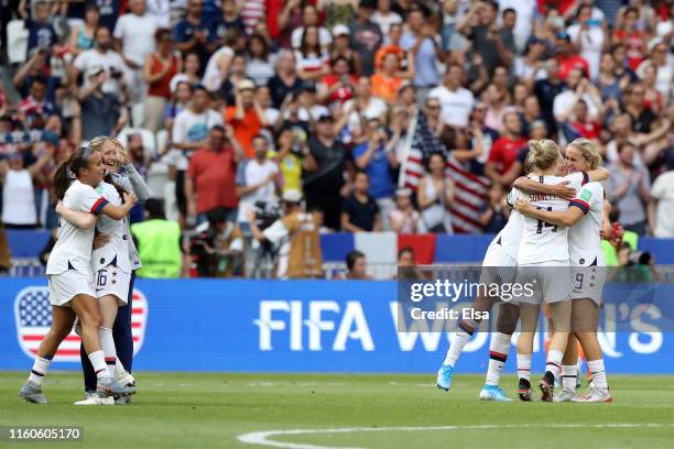 Players of the USA celebrate following the 2019 FIFA Women's World Cup France Final match between The United States of America and The Netherlands at...