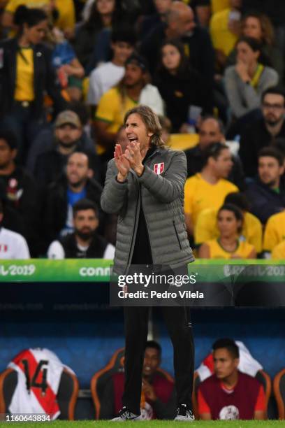 Ricardo Gareca coach of Peru gestures during the Copa America Brazil 2019 Final match between Brazil and Peru at Maracana Stadium on July 07, 2019 in...