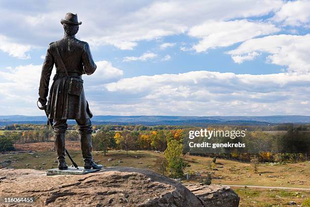 statue of general warren at little round top - gettysburg stock pictures, royalty-free photos & images