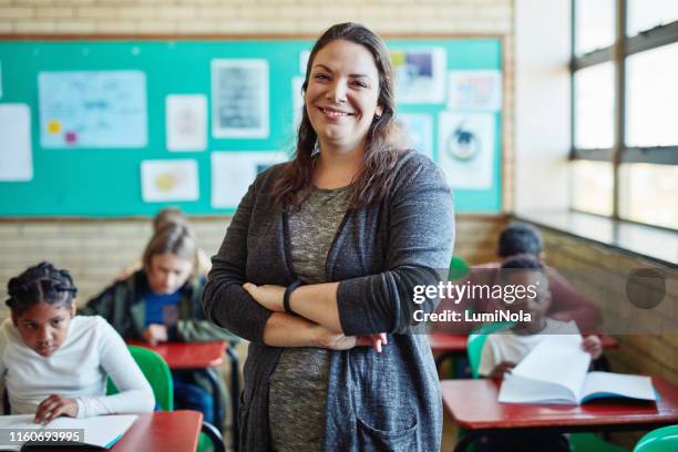 laten we leren iets nieuws vandaag - elementary school classroom stockfoto's en -beelden