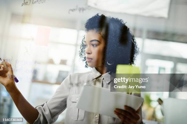 technology allows her to realise her dreams - quadro transparente imagens e fotografias de stock