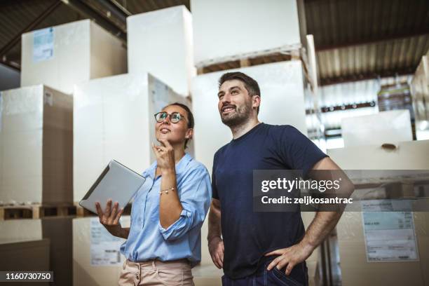warehouse delivery check - consumer goods manufacturing stock pictures, royalty-free photos & images