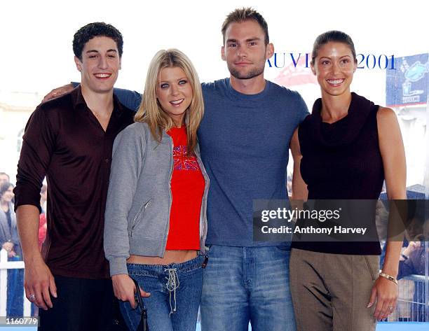 Actors Jason Biggs, Tara Reid, Seann William Scott and Shannon Elisabeth pose for photographers September 2, 2001 at the Deauville Film Festival for...