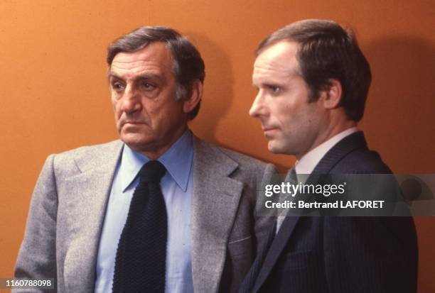 Portrait de Lino Ventura et de Pierre Douglas, sur le tournage du film "Les Séducteurs" France.