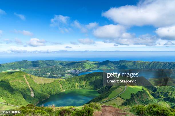 sete cidades see in den azoren - vulkankrater stock-fotos und bilder