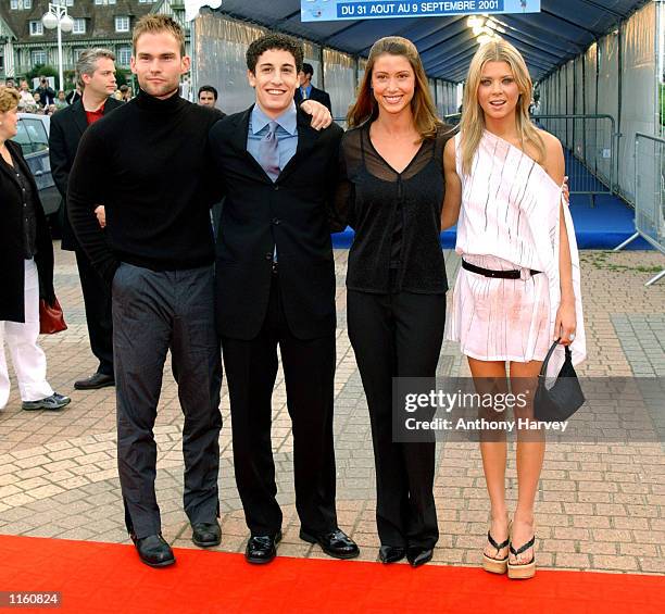 Actors Seann William Scott, Jason Biggs, Shannon Elisabeth and Tara Reid arrive for the Premiere of ''American Pie 2'' September 2, 2001 at the...