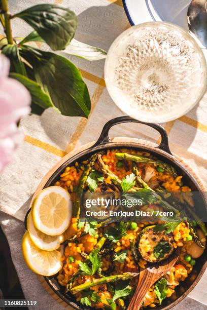 vegetable rice skillet dinner with white wine - portugal wine stock pictures, royalty-free photos & images