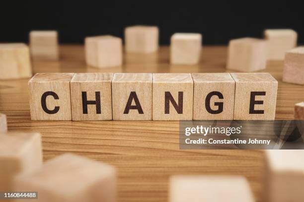 change word on wooden block - change management imagens e fotografias de stock