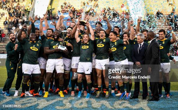 Players of South Africa lift the Rugby Championship 2019 Trophy after winning a match between Argentina and South Africa as part of The Rugby...