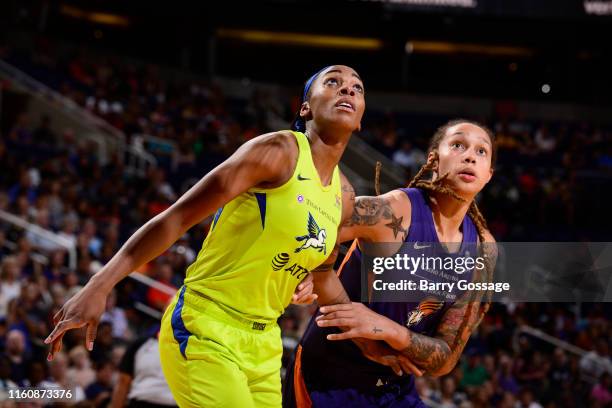 Glory Johnson of the Dallas Wings and Brittney Griner of the Phoenix Mercury fight for position on August 10, 2019 at the Talking Stick Resort Arena,...