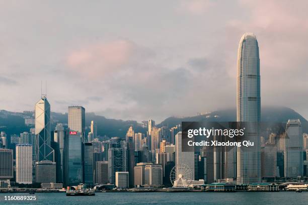 hongkong victoria peak at dawn - commercial buildings hong kong morning stock pictures, royalty-free photos & images