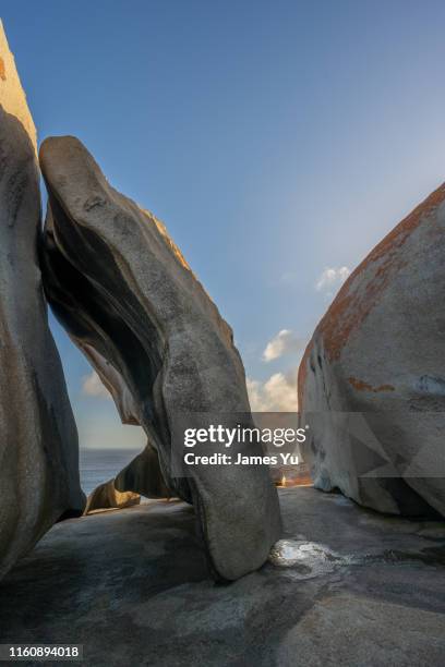 remarkable rocks sunset - kangaroo island fotografías e imágenes de stock
