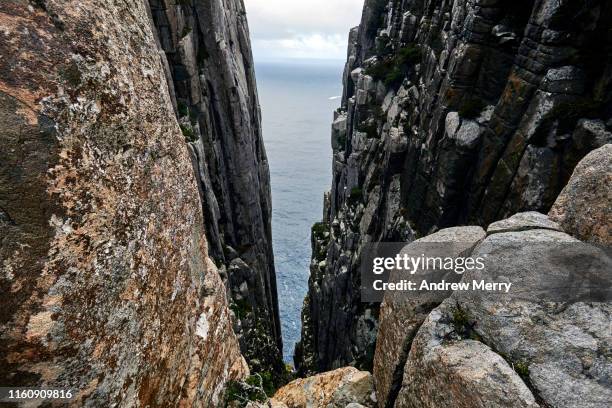 the chasm, cape pillar - cliff gap stock pictures, royalty-free photos & images