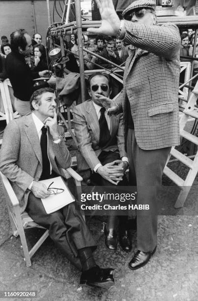 Lino Ventura lors du tournage du film 'Cadavres exquis' réalisé par Francesco Rosi à Naples le 15 avril 1975, Italie.