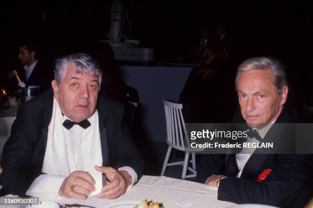 Joseph Poli et Guy Lux lors d'une soirée en hommage à Dalida à TF1 à Paris le 31 mars 1988, France.